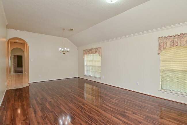 Building Photo - 12227 Meadowglen Dr