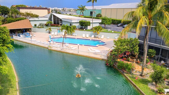 Building Photo - 896 N Federal Hwy