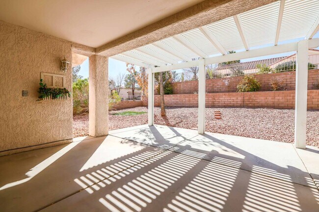 Building Photo - Sun City Summerlin - Golf Course Community...