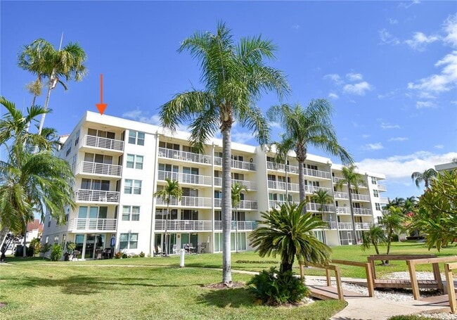 Building Photo - 6021 Bahia Del Mar Cir N