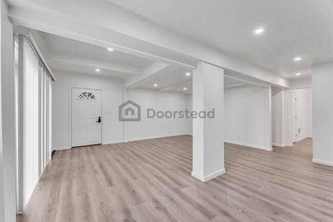 Building Photo - 551 Hichborn St