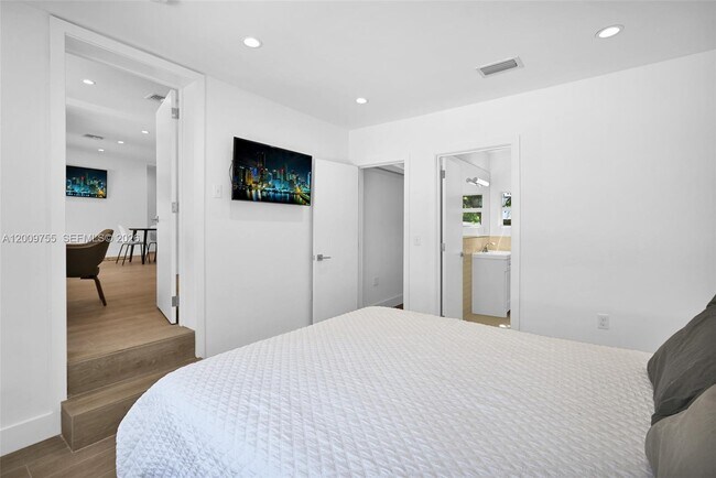 Building Photo - Northeast 81st Street, Miami, FL 33138 - 3 BR 2 BA single-family home