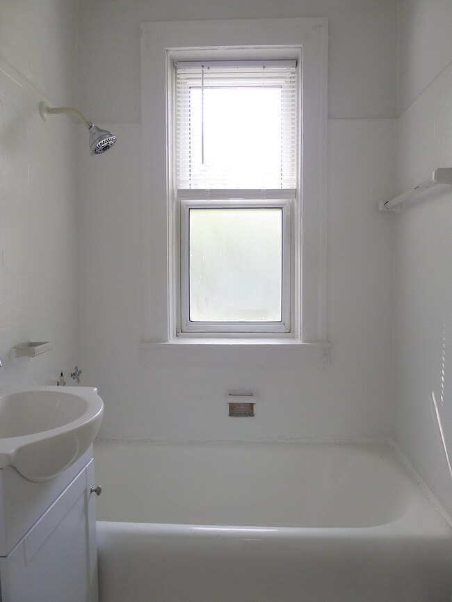 Building Photo - 1780 Van Dyke St