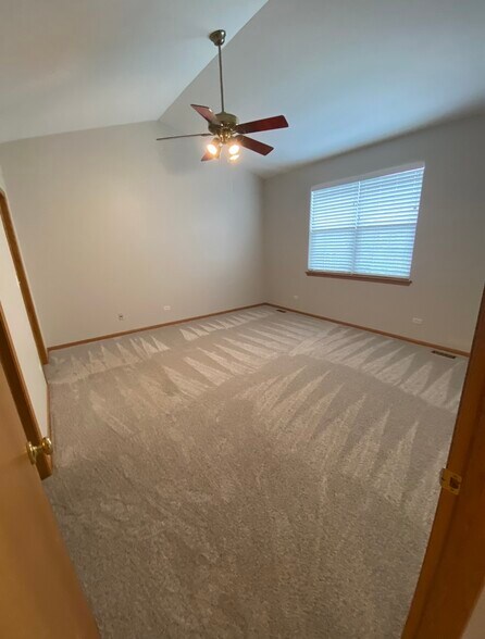Master bedroom - 9406 Huber Ct