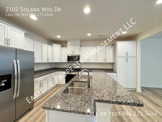 Building Photo - 2102 Solana Wds Dr