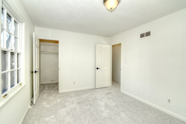 Building Photo - 2309 Sudbury Ln