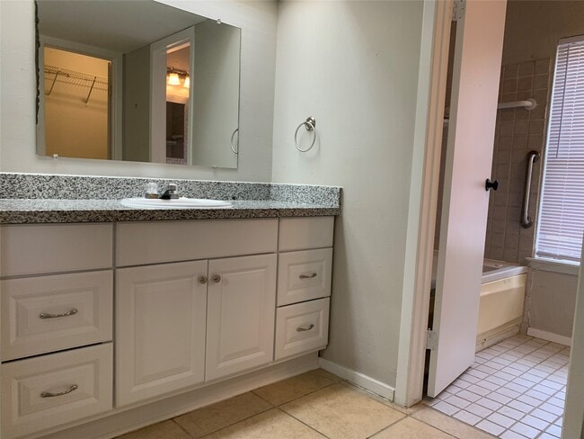 Building Photo - 2 Goldthread Ct