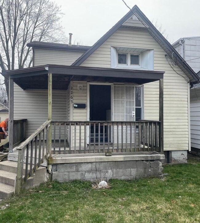 Primary Photo - Spacious 4 Bedroom 2 bath house located ne...