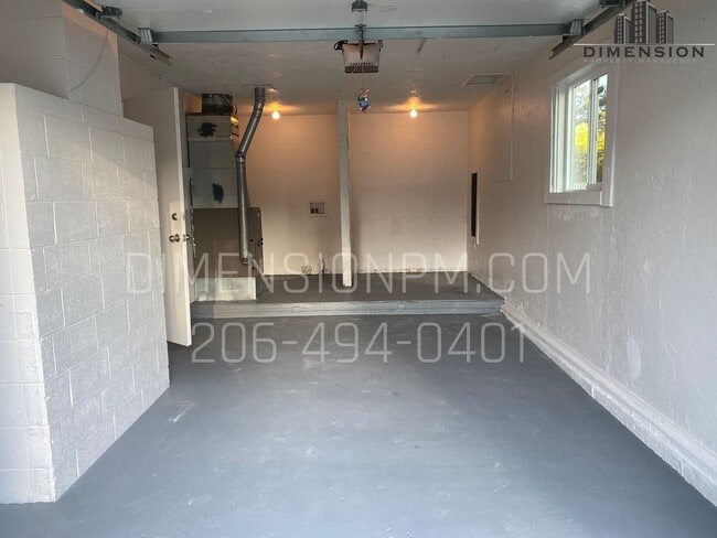 Building Photo - Ready to Move in Refreshed Ramber!