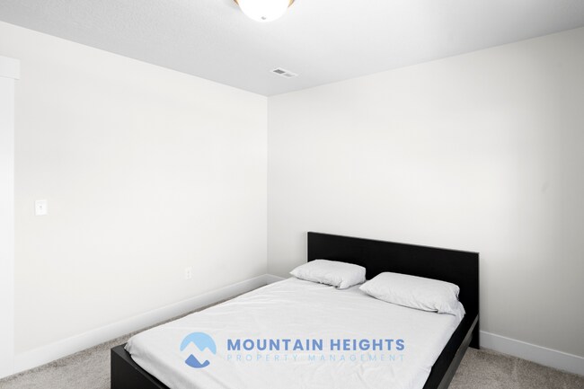 Building Photo - 2191 W Northridge Dr