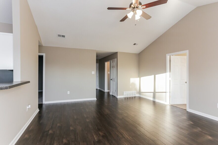 Building Photo - 4241 Meadow Creek Dr