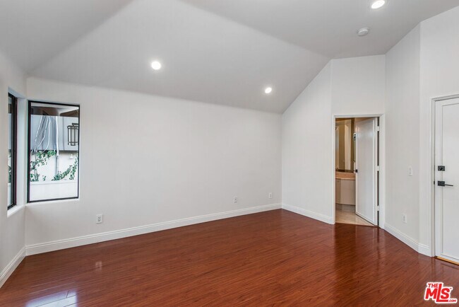 Building Photo - 7940 Vulcan Dr