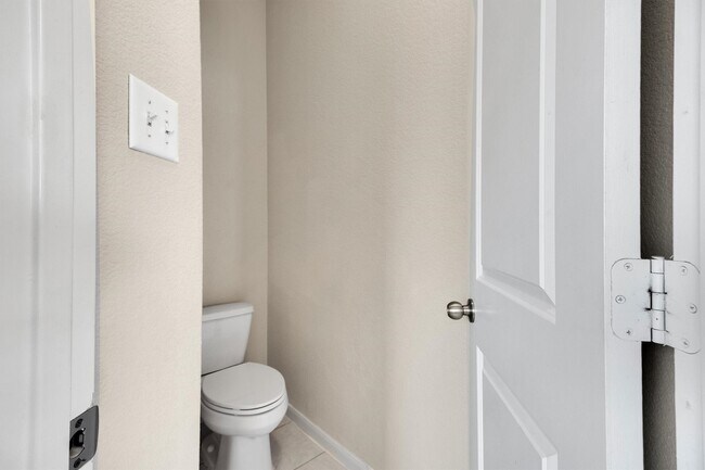 Building Photo - 7406 Valentine Ln