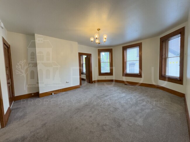 Building Photo - 732 E Kiowa St