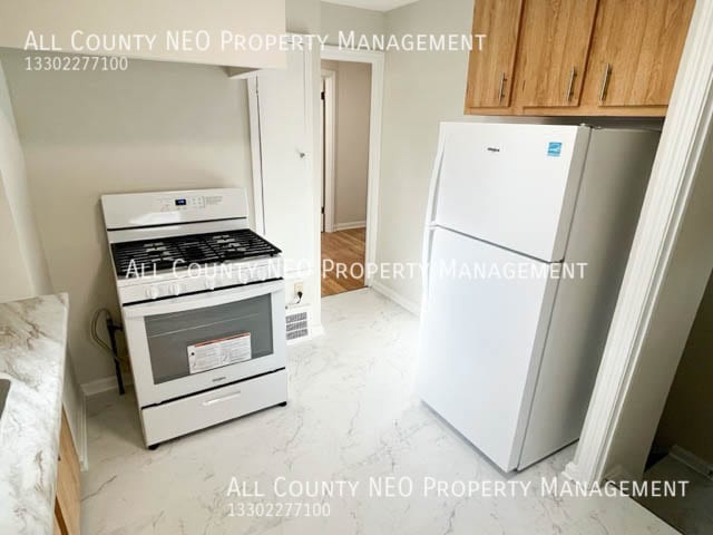 Building Photo - 19330 Meredith Ave