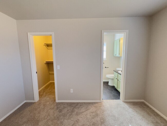 Building Photo - Updated 3-Bedroom, 2-Bathroom Duplex with a Spacious Fenced Backyard!