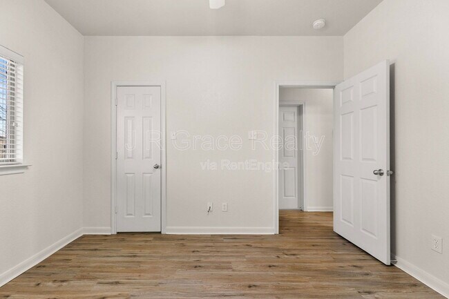 Building Photo - 10015 Amber Cir