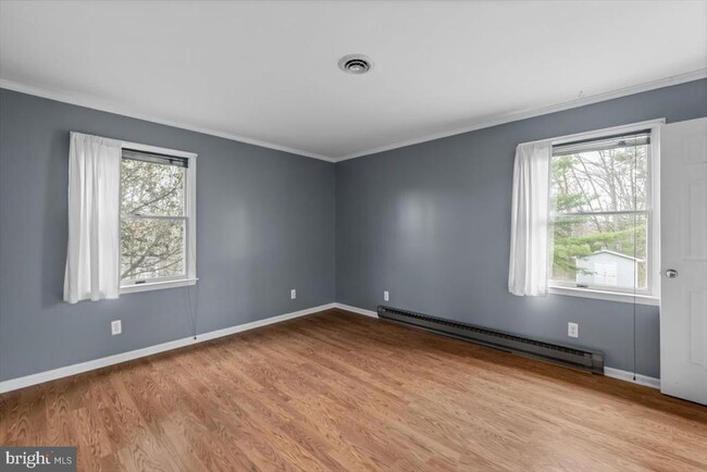 Building Photo - 260 Hill Crest Dr