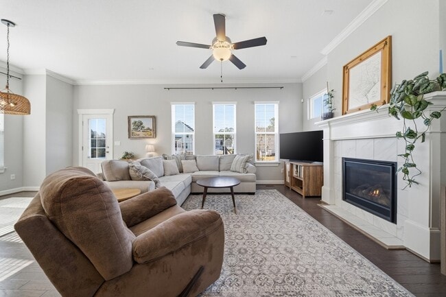 Building Photo - 1824 Hazelwood Rd