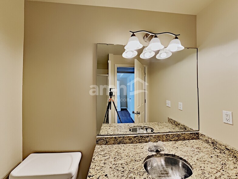 Building Photo - 793 E 890 N