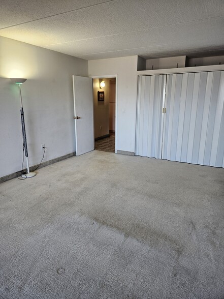 Building Photo - 1550 Worcester Rd