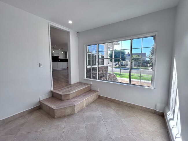 Building Photo - 7530 S Westlawn Ave