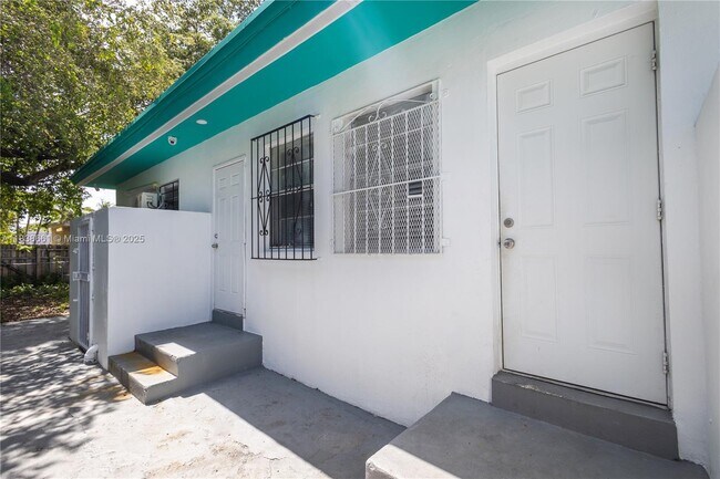 Building Photo - 7010 NW 5th Pl