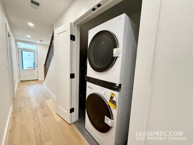 Building Photo - 1812 Independence Ave SE