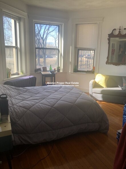 Building Photo - 60 Charlesgate E