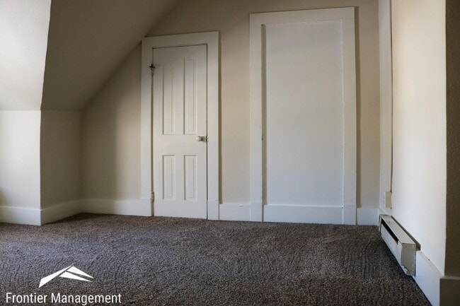 Building Photo - 901 Osage St