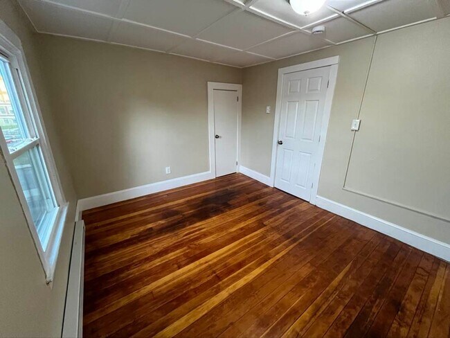 Building Photo - Gorgeous 1-bedroom, Second floor! Apartmen...