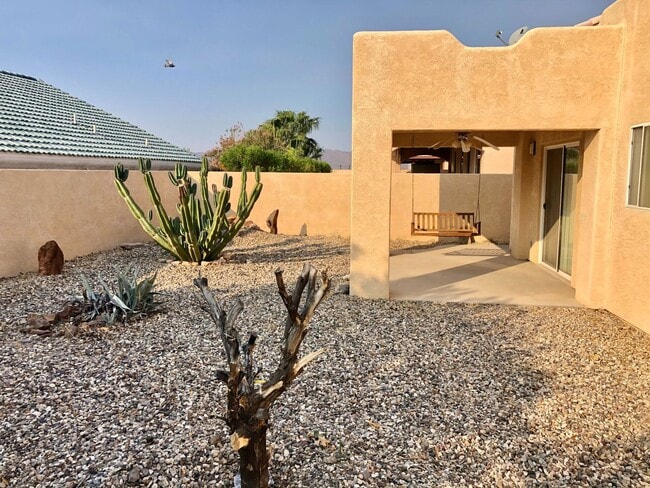 Building Photo - Beautiful 2 Bedroom, 2 bathroom Home in El Camino Village!