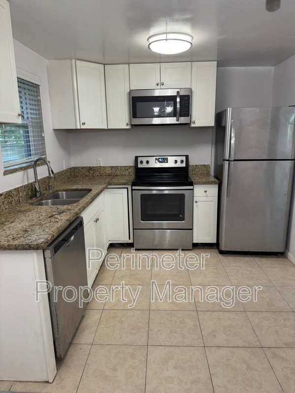 Building Photo - 8215 Cir St S