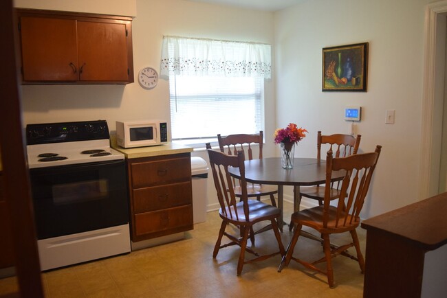 Building Photo - Fully Furnished Seasonal Unit in Jensen Be...