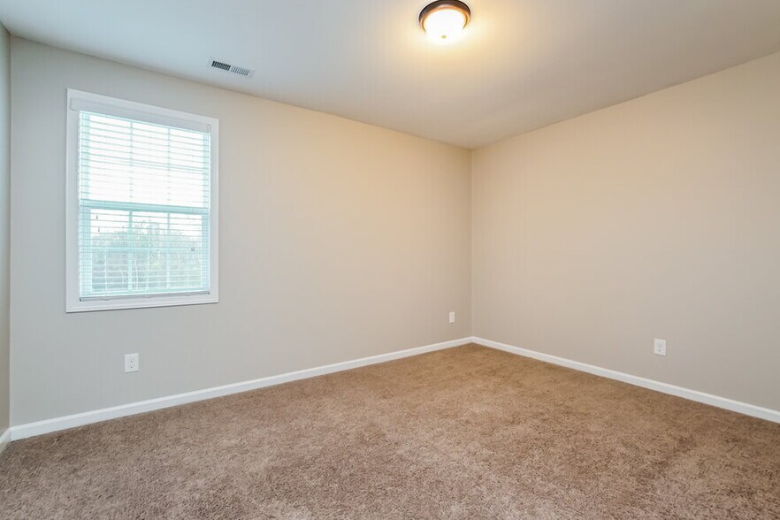 Building Photo - 105 Sloan Dr