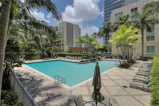 Building Photo - 2000 N Bayshore Dr