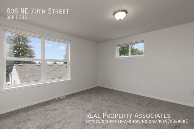Building Photo - 808 NE 70th St