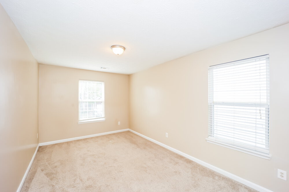 Building Photo - 9494 Lakeview Rd