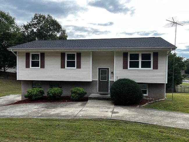 Primary Photo - 4 Bedroom 2.5 Bath House with Garage and B...