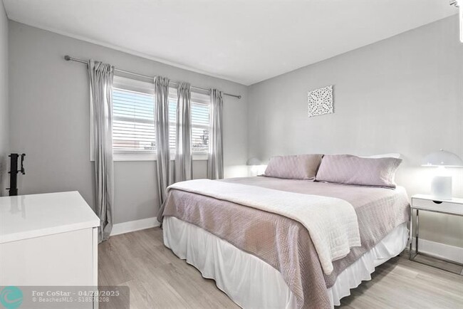Building Photo - 1461 S Ocean Blvd
