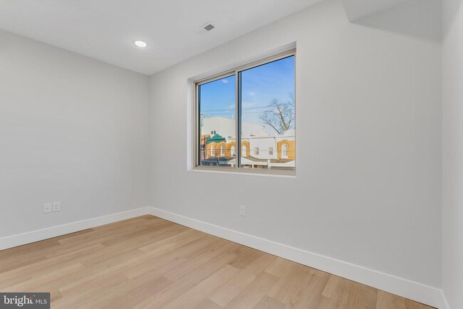 Building Photo - 1243 W Westmoreland St