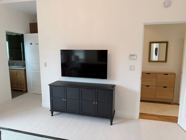 Building Photo - 4759 La Canada Blvd