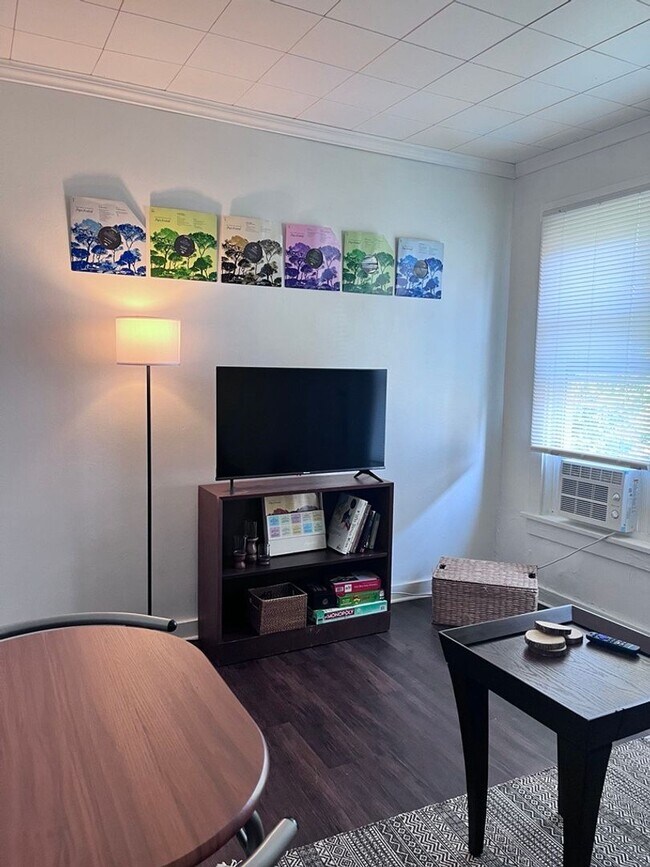 Primary Photo - Drake Triplex