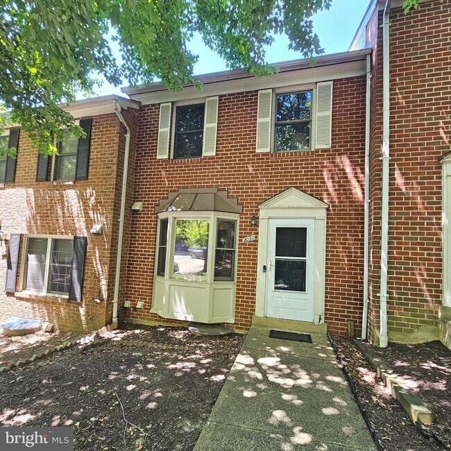Building Photo - 2037 S Glebe Rd