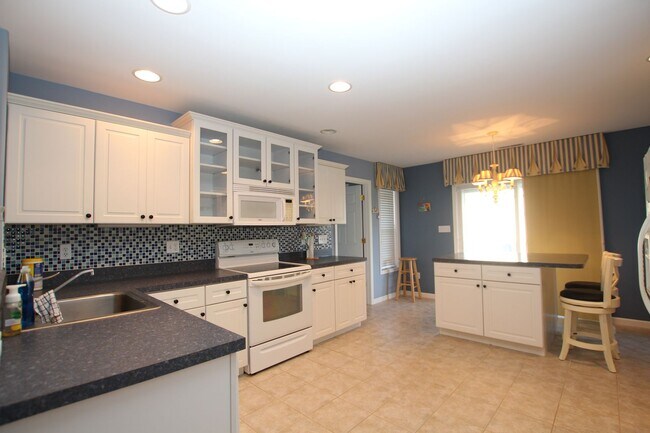 Building Photo - Desierable Paynters Mill, single story single family home.