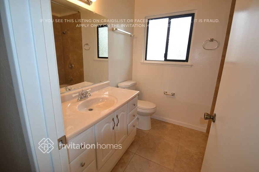 Building Photo - 2852 Londonderry Dr