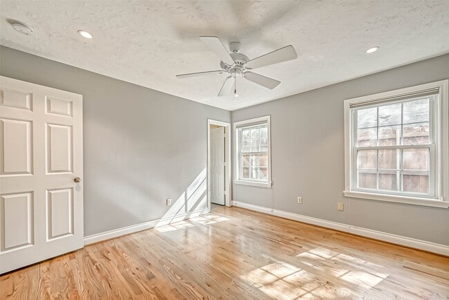 Building Photo - 3710 Linkview Dr