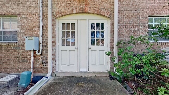 Building Photo - Spacious 3Bed/2Bath Condo in Colonial Point!