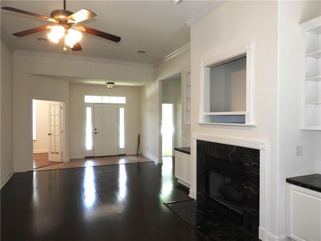 Building Photo - 3804 SW Kestrel Dr