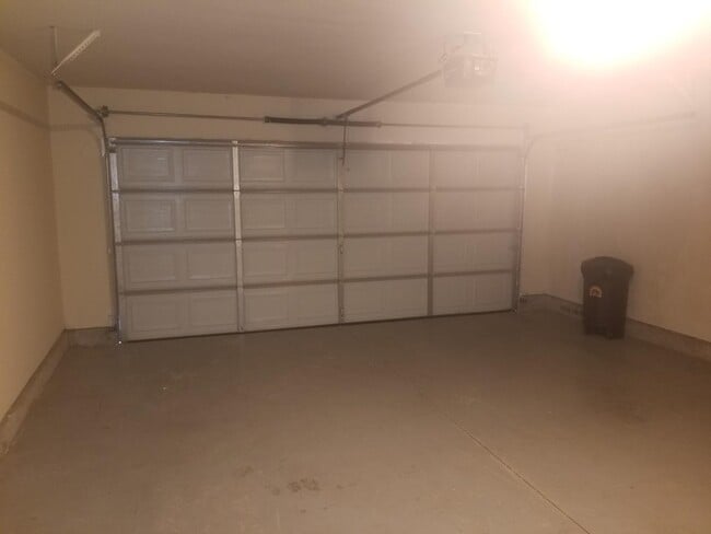 Building Photo - Beautiful 3 bedroom home near SW 104th and...